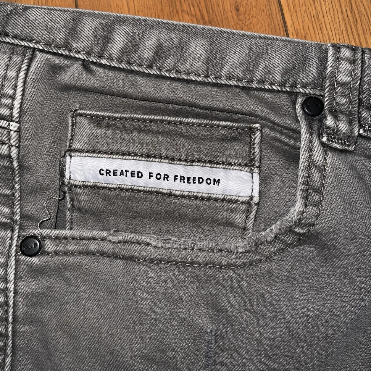 NXP Nena and Pasadena Grey Denim Biker Shorts Mens Size 32 – photo 2