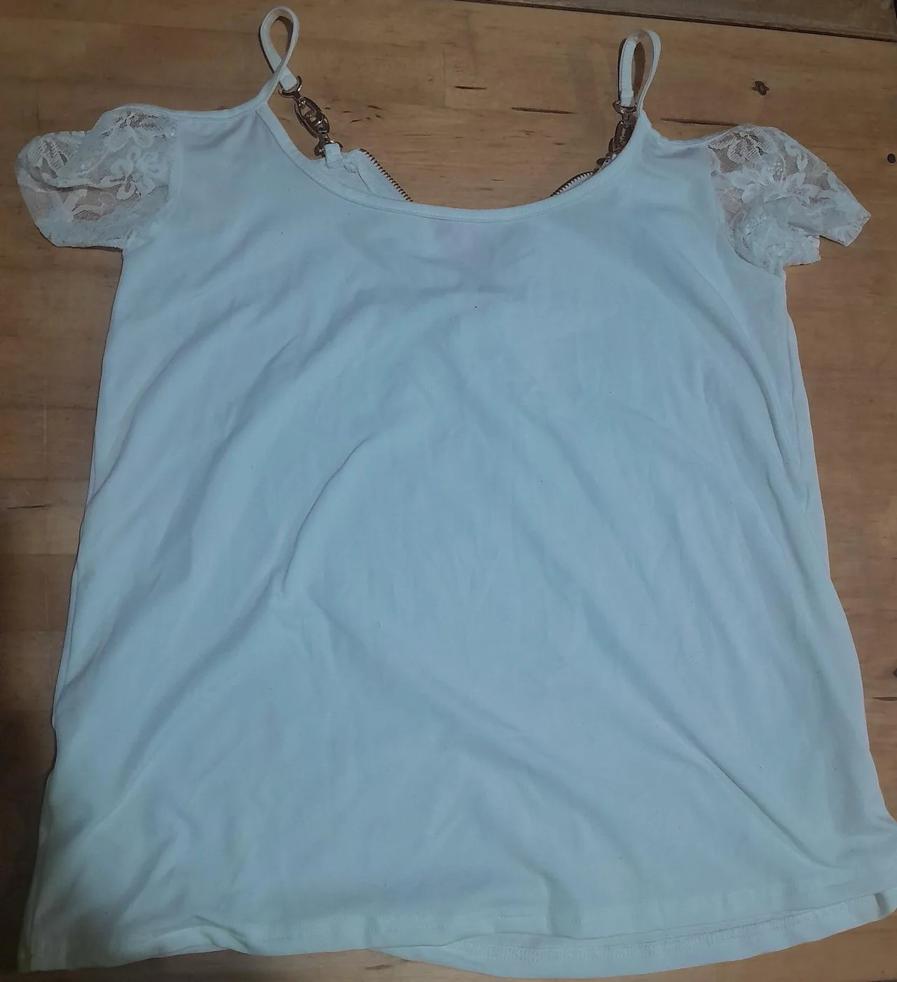White top with gold chian accents – photo 3
