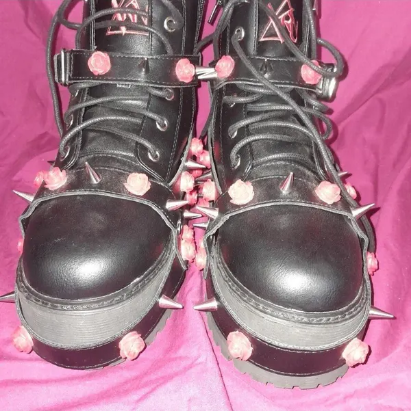 Yru Bondage Rose platform sneakers