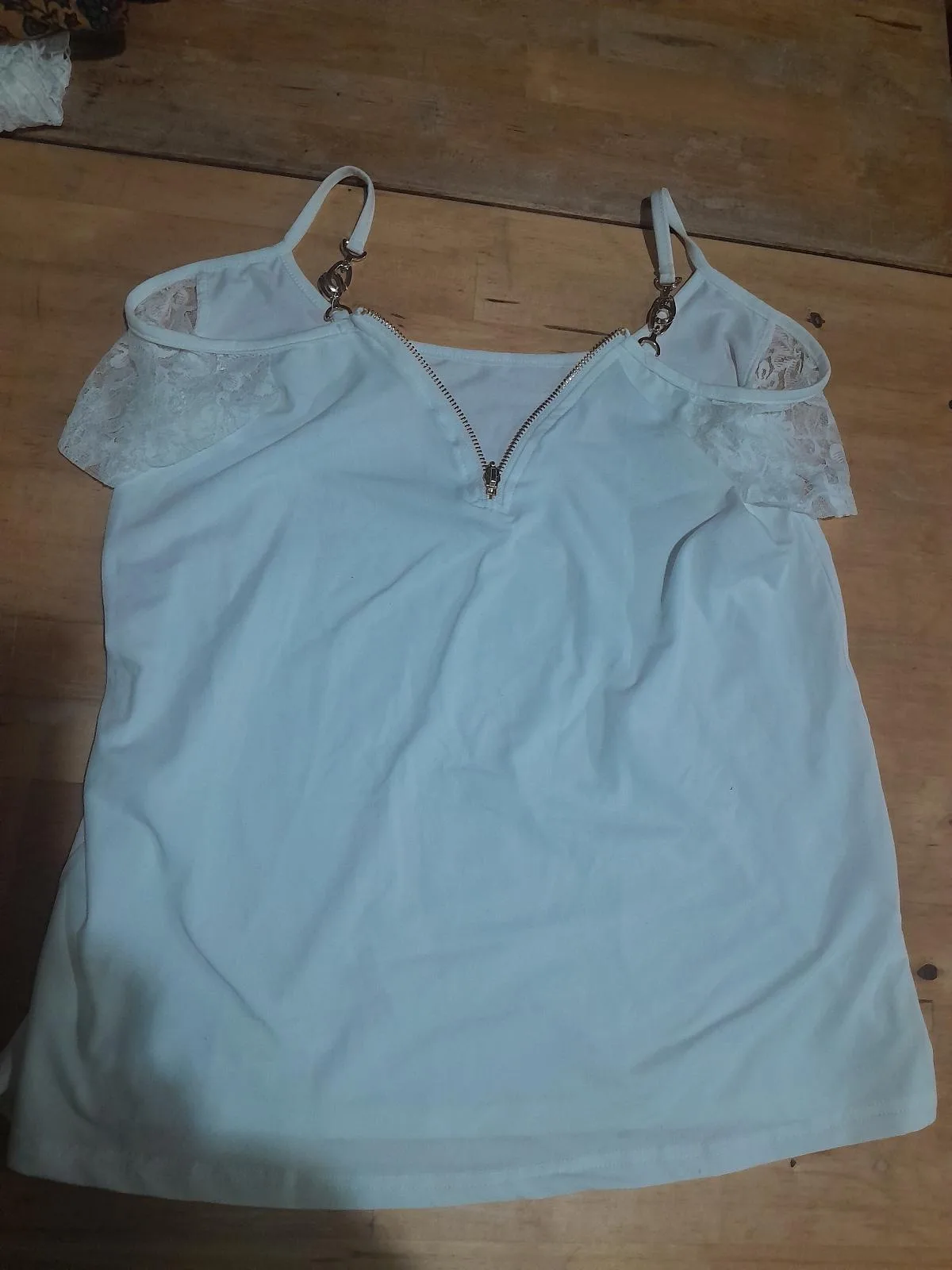 White top with gold chian accents – photo 2