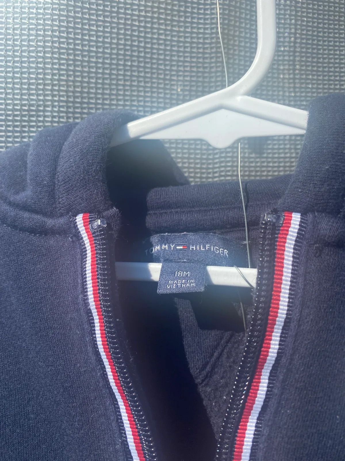 Tommy Hilfiger boy zipped jacket  18 months old — photo 3
