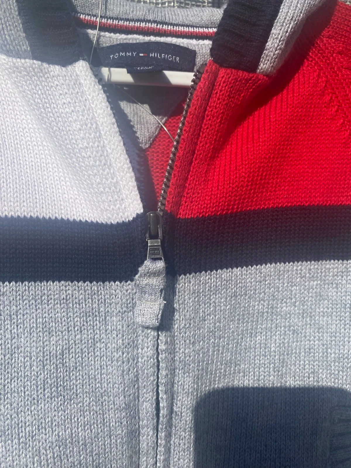 Tommy Hilfiger boy zip jacket with hoodie size 18 months — photo 3