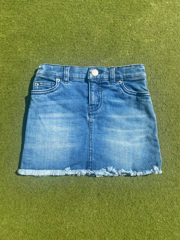 Country Road girls blue denim mini skirt size 2.Button closure logo accent.