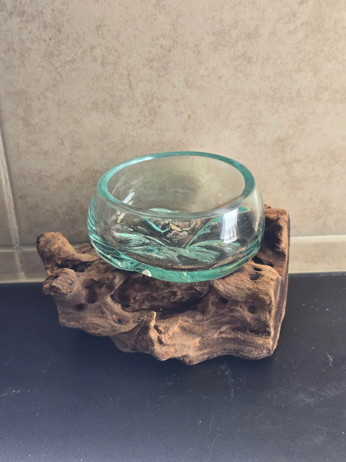 Glass bowl vase on wood – photo 4