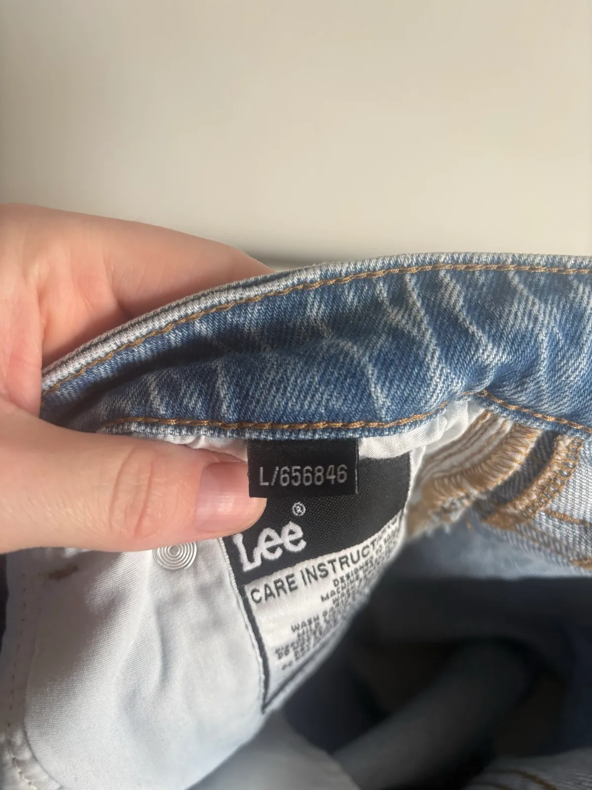 Lee High-Waist Relaxed Shorts Womens Size 8 Light Wash  5-Pocket Denim – photo 11