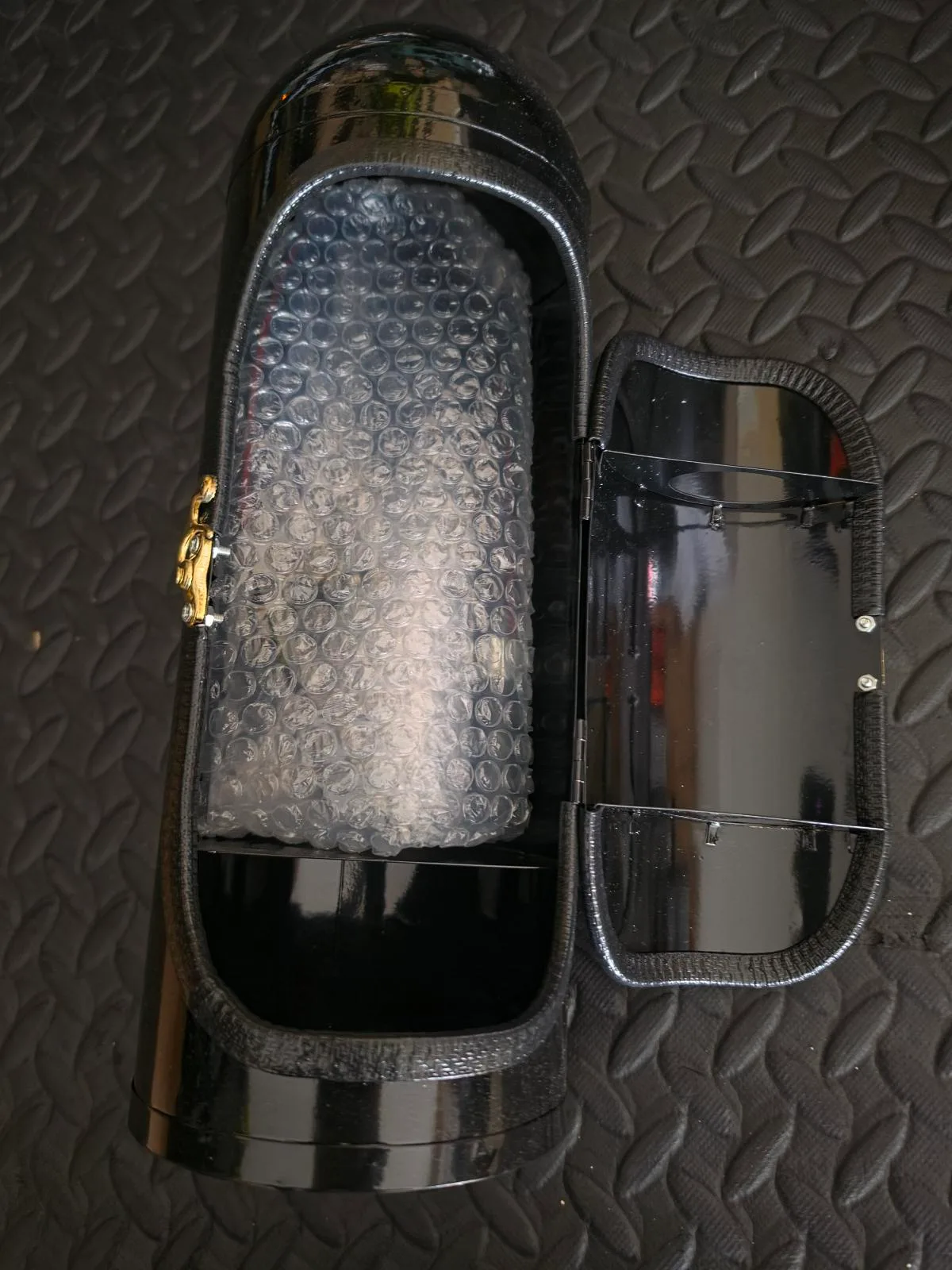 Novelty Black Gloss Hard Shell Capsule Bottle Storage Case — photo 2