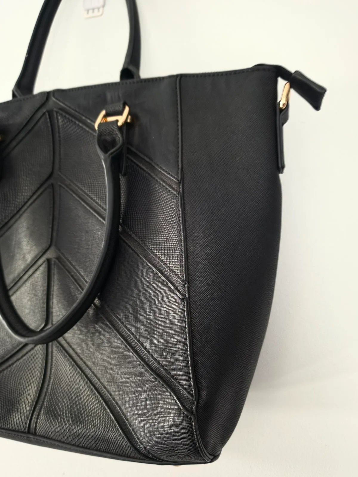 Colette by Colette Hayman Black Geometric Textured Tote Bag — photo 5