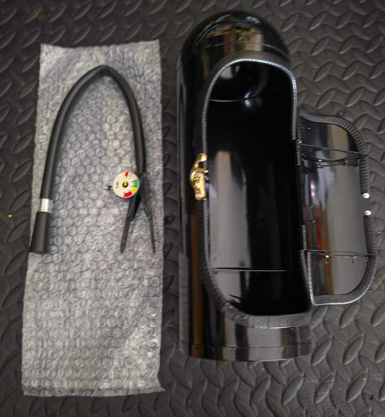 Novelty Black Gloss Hard Shell Capsule Bottle Storage Case — photo 4