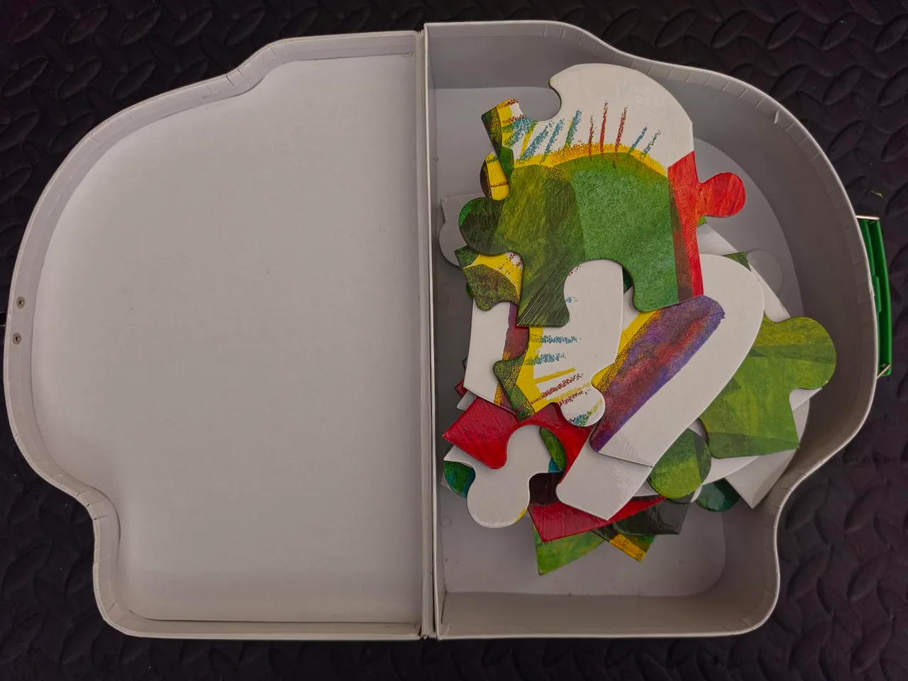 The Very Hungry Caterpillar 2-Sided Floor Puzzle by Eric Carle — photo 4