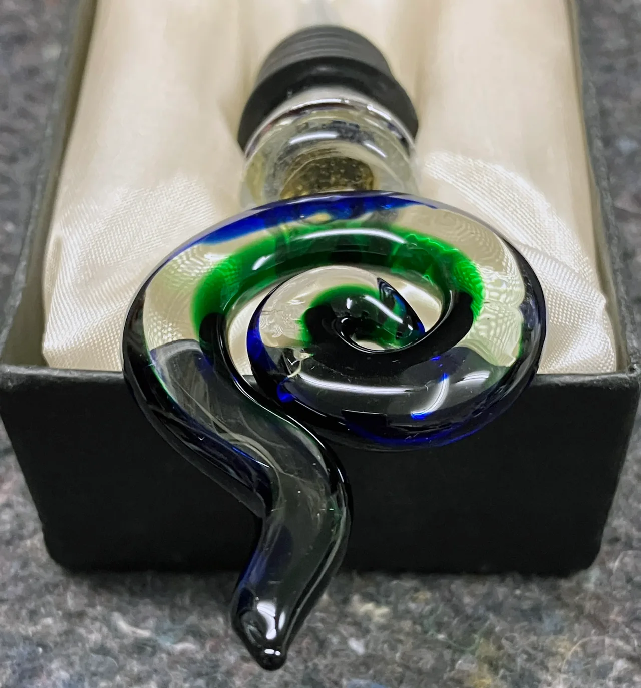 Vintage New Zealand KORU SPIRAL Art Glass Bottle Stopper (Boxed) — photo 5