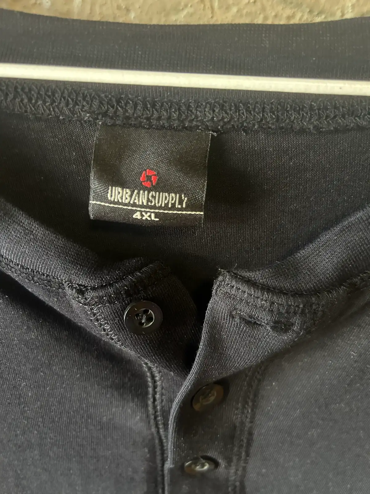 Men’s urban supply black Henley – photo 3