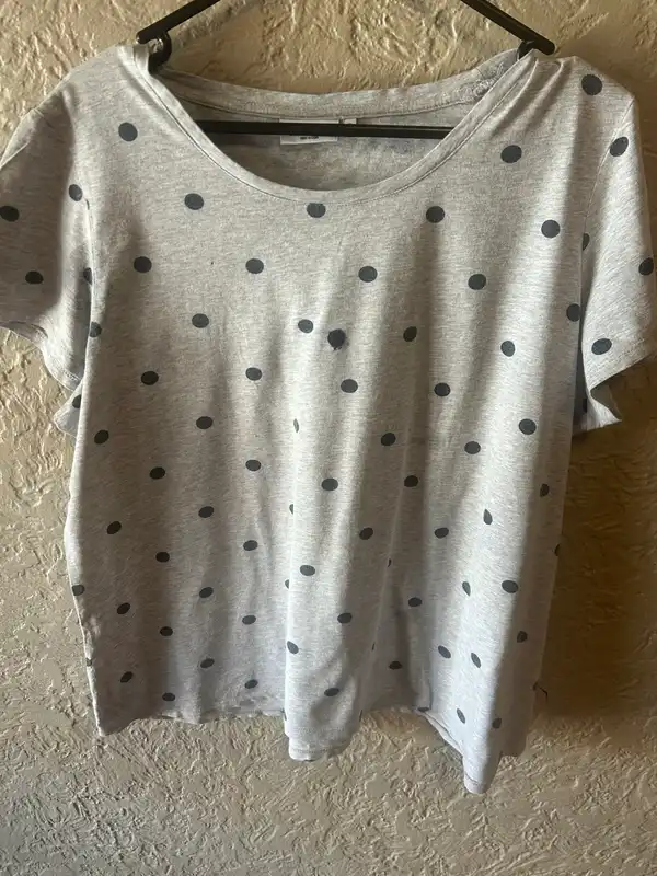 Jeanswest grey polka dot tshirt