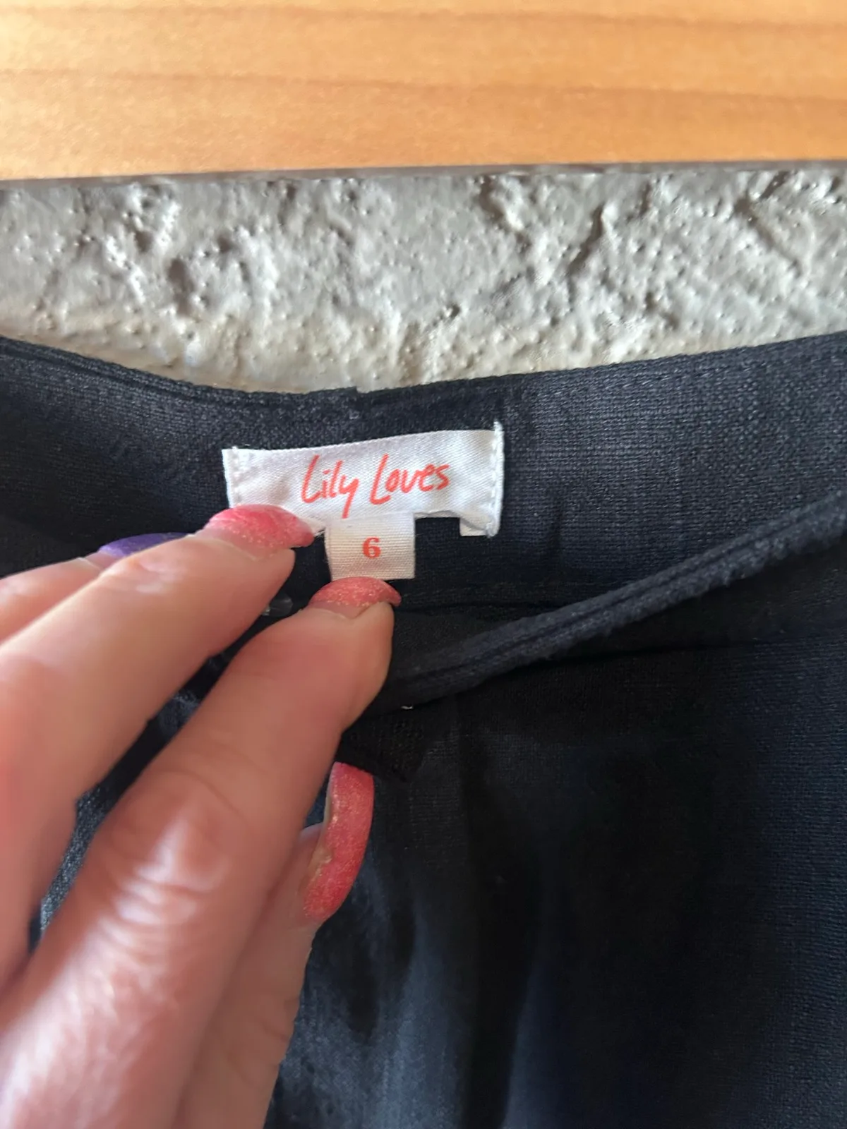 Lily loves black pleated Bermuda shorts – photo 2