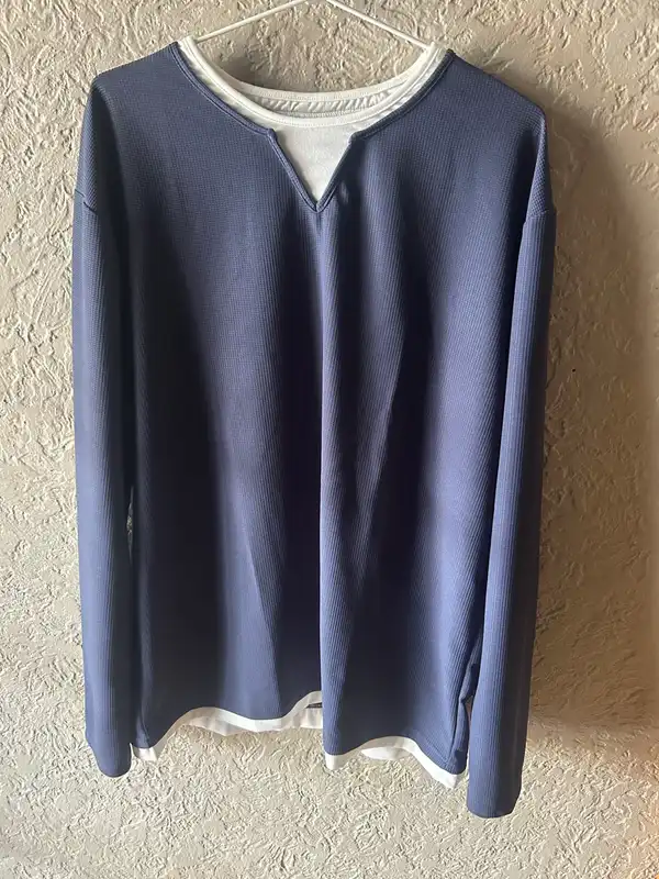 Men’s navy blue long sleeve top