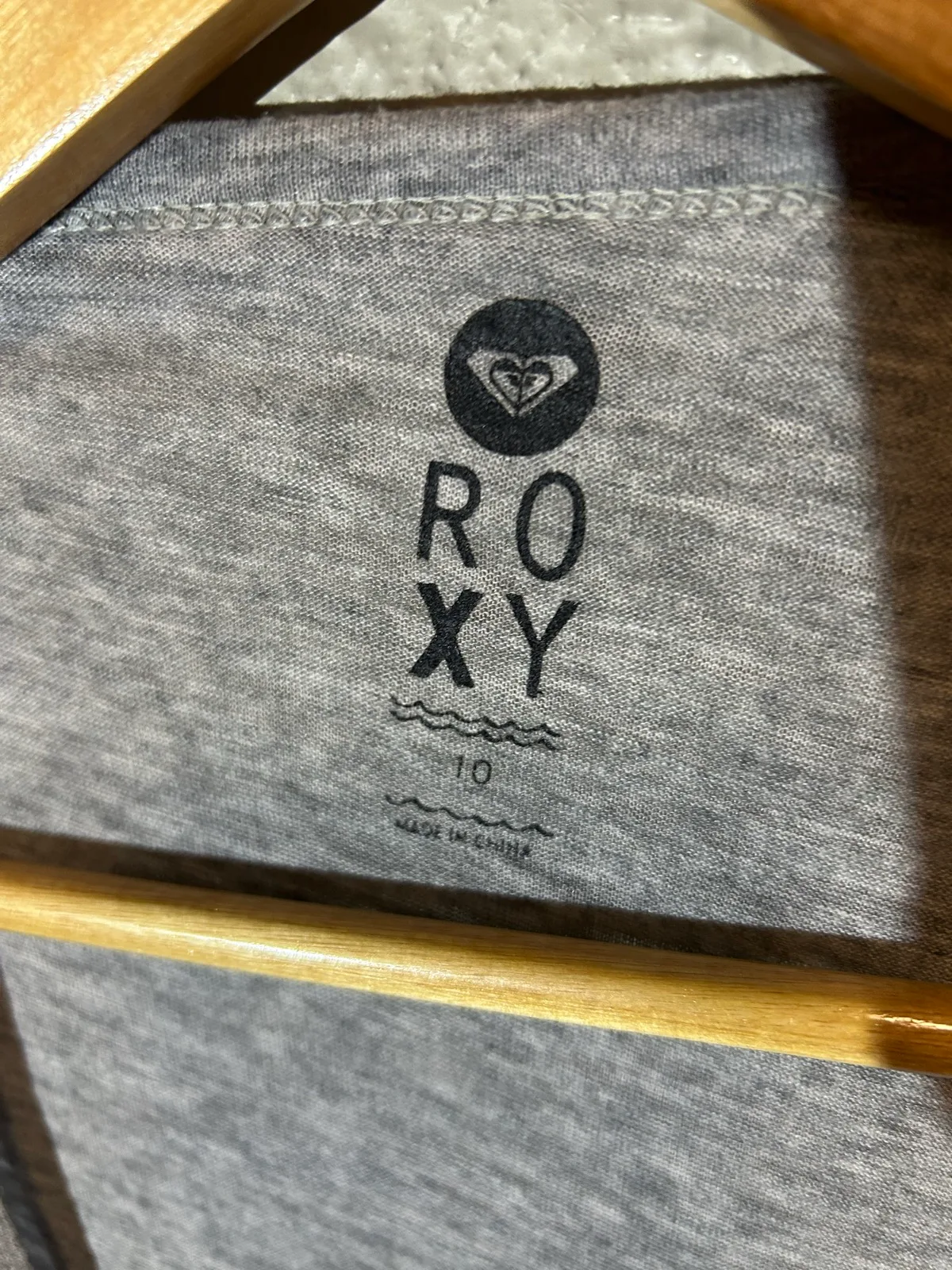 Roxy grey long sleeve tee with heart graphic — photo 3