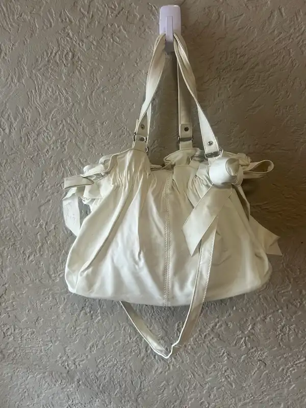 Cream ruffled shoulder bag with detachable strap