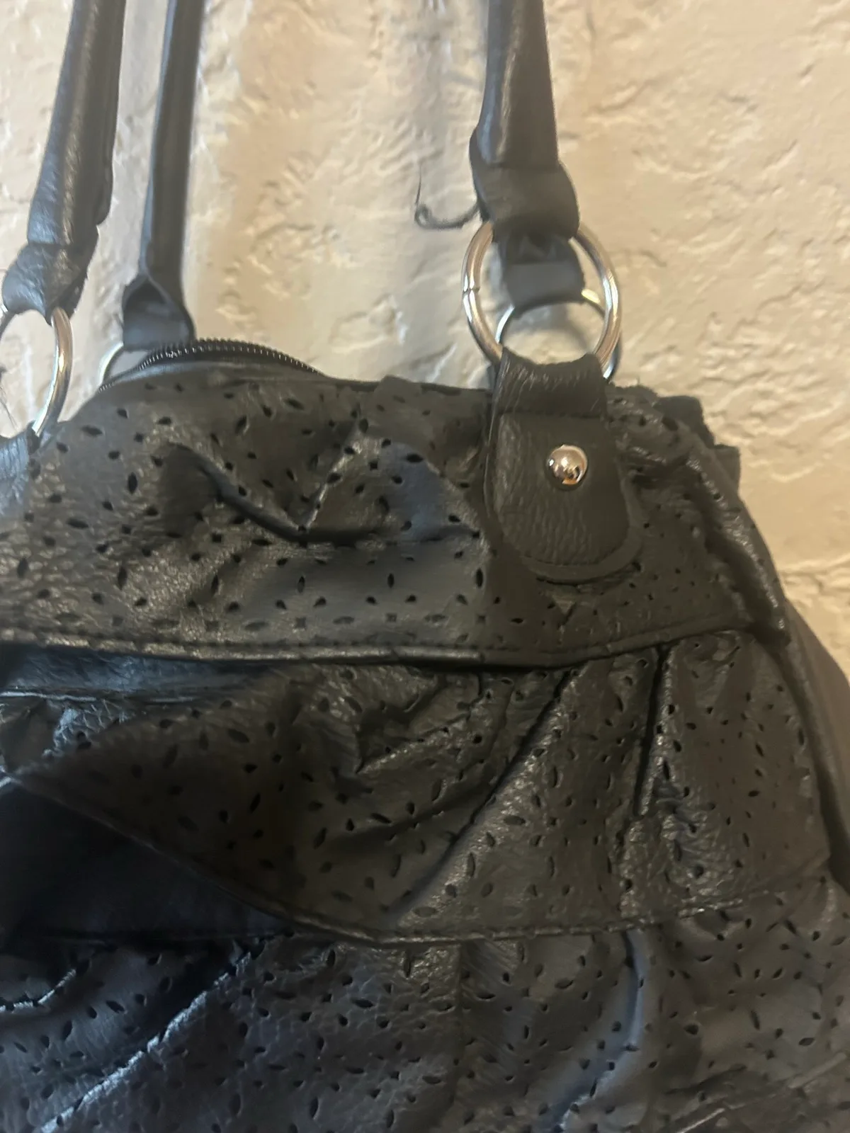 Black shoulder bag with perforated fringes – photo 2