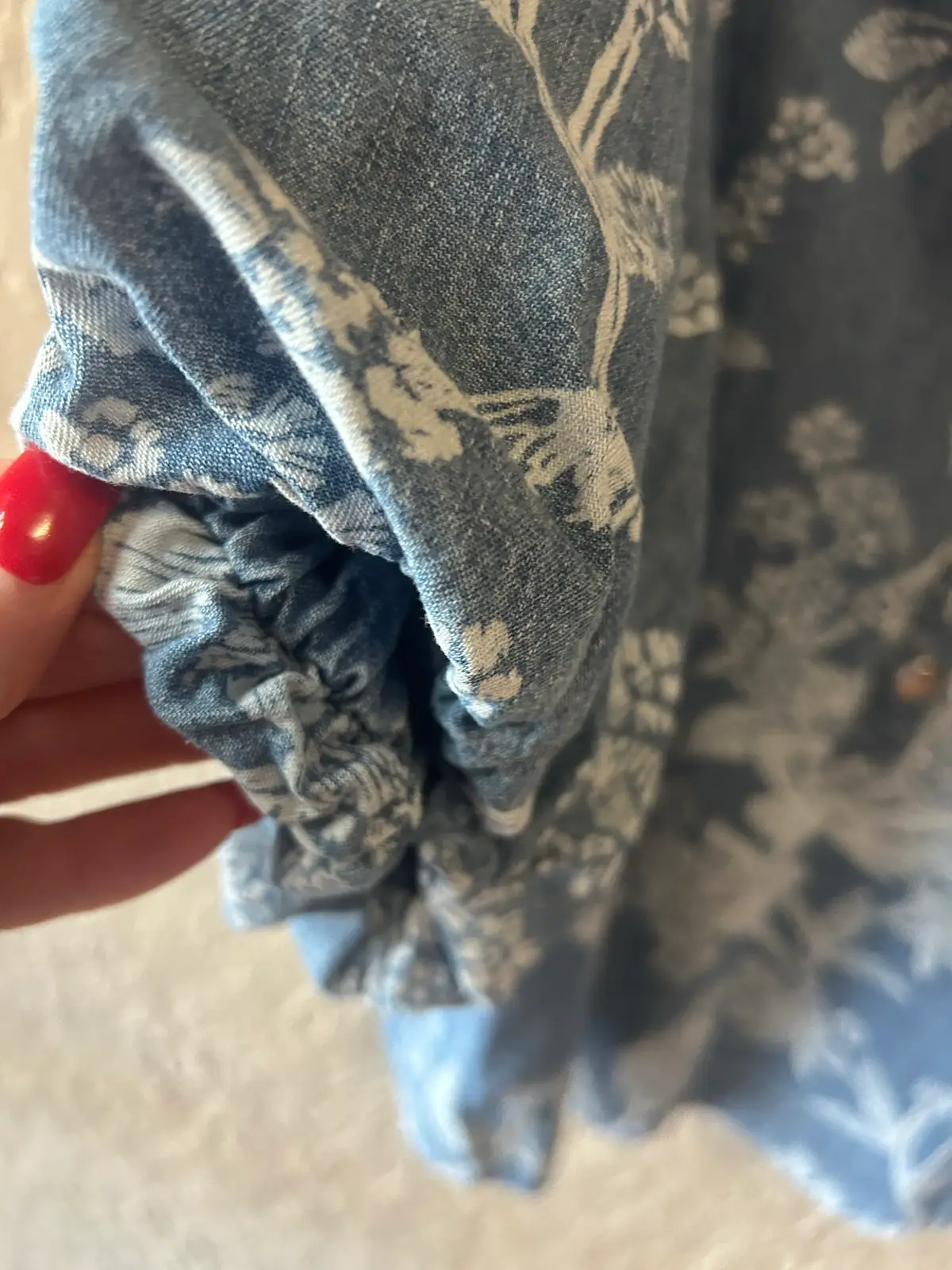 Suzanne grae white floral printed denim blouse – photo 2