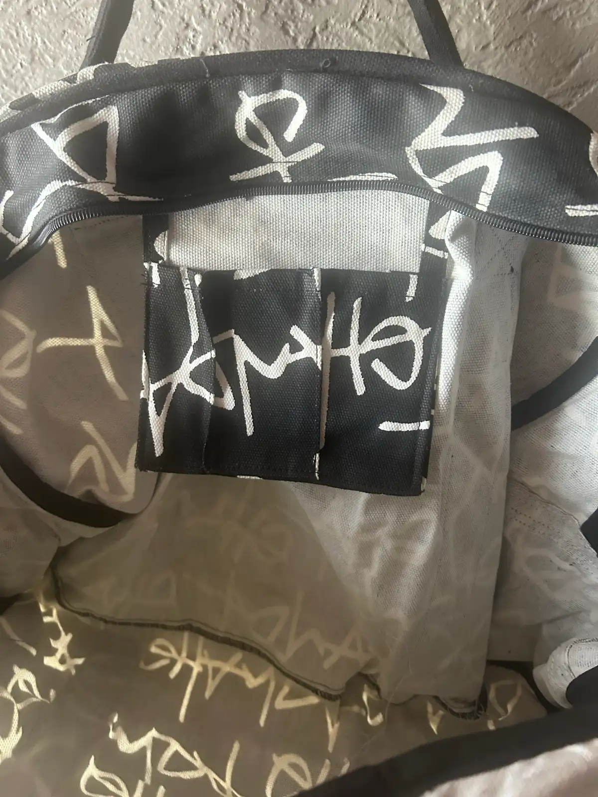 Ghanda black/white graffiti duffle bag – photo 4