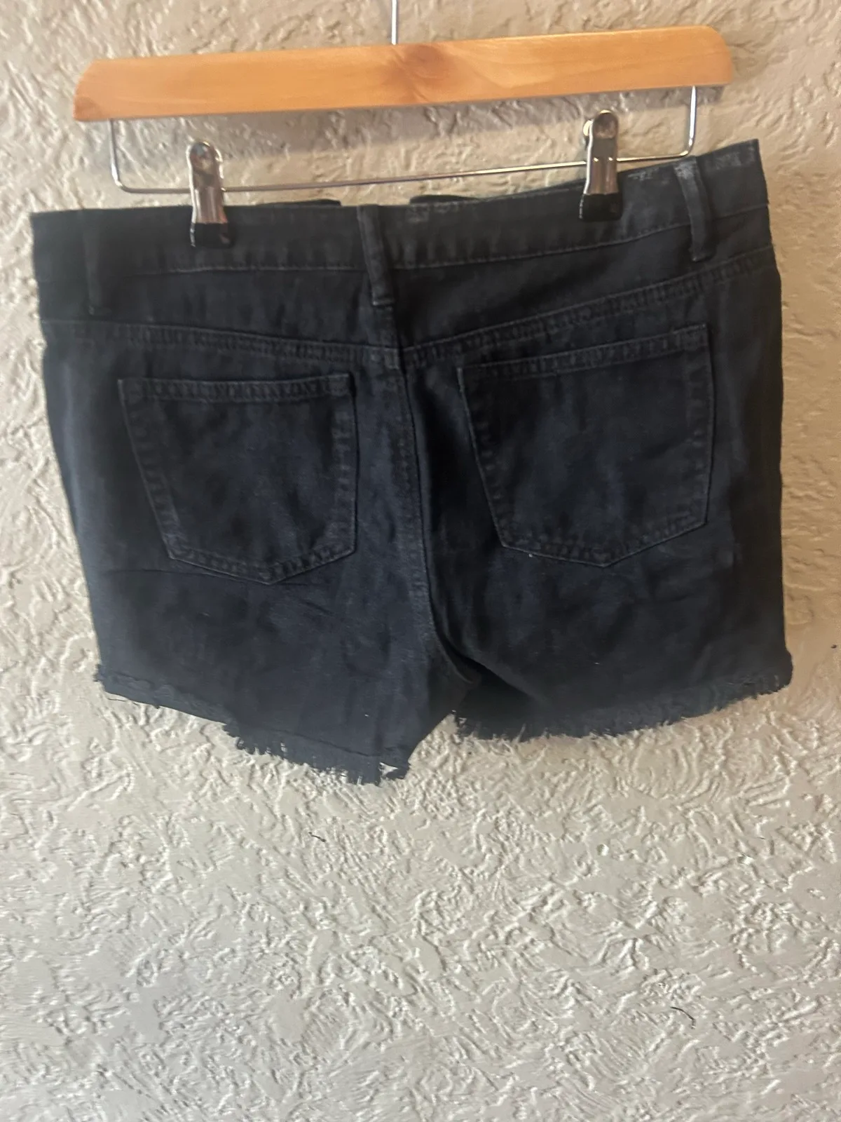 Boohoo black denim cutoff shorts – photo 4