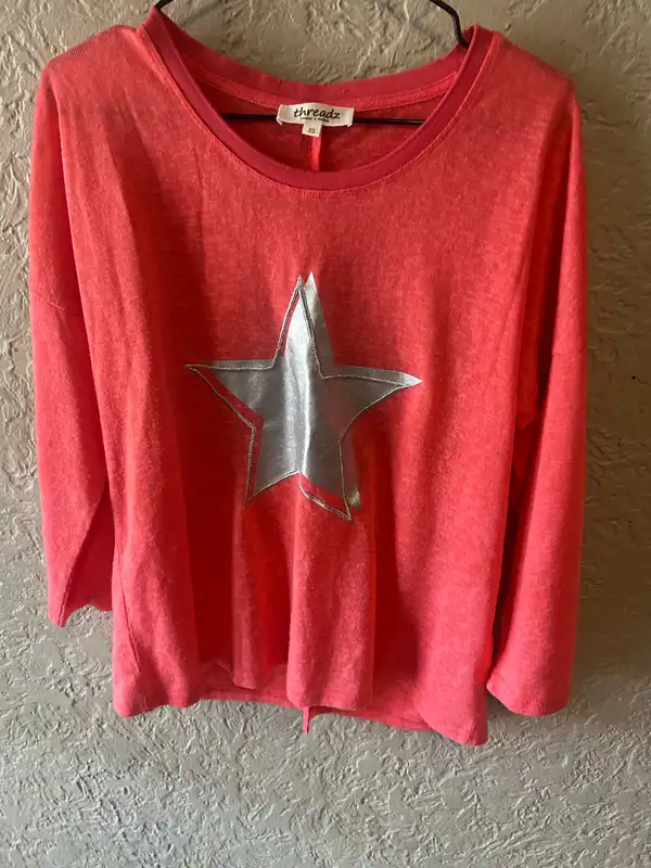 Threadz red long sleeve knit top