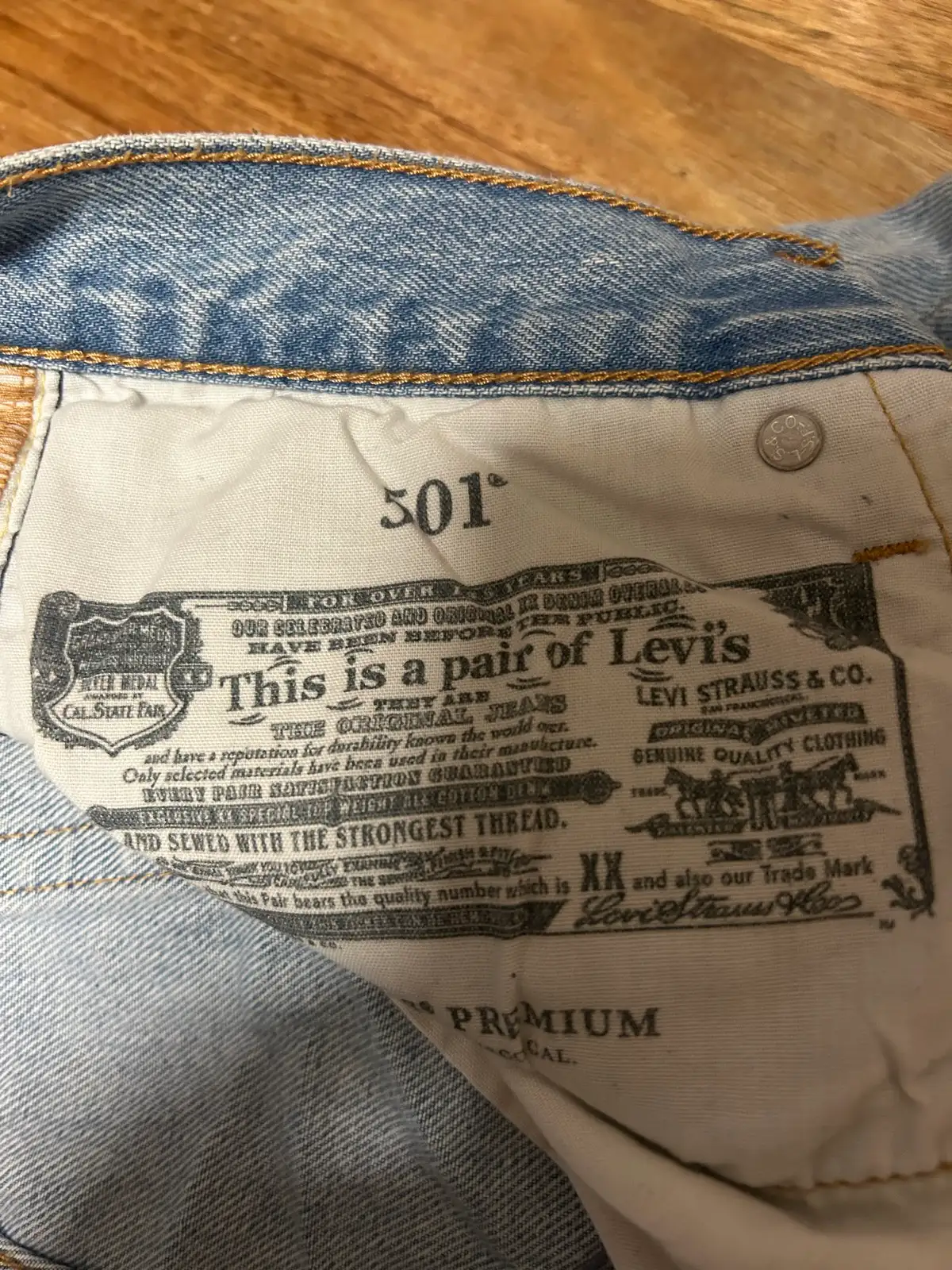 Women’s Levi 501 distressed shorts – photo 7