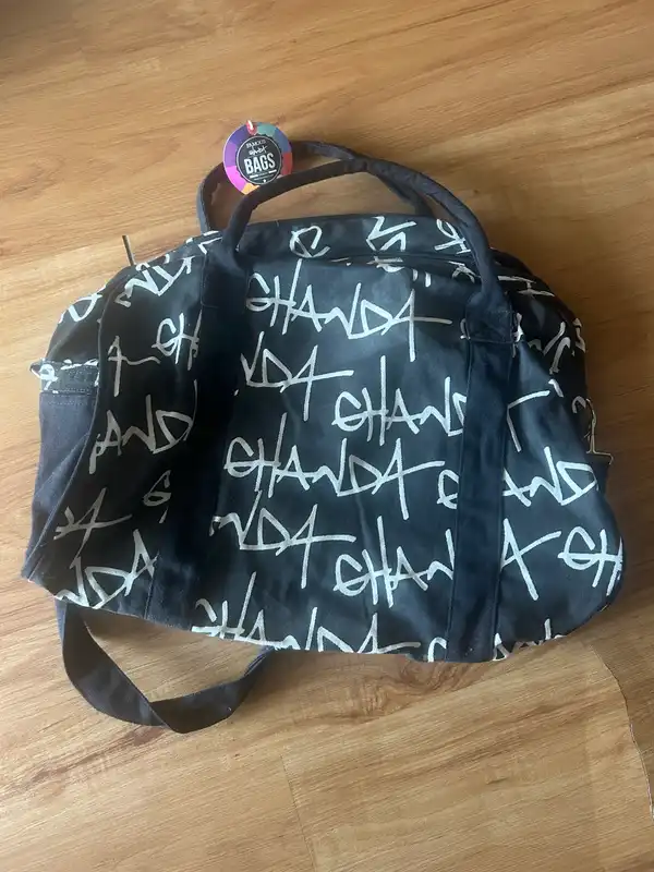 Ghanda black/white graffiti duffle bag