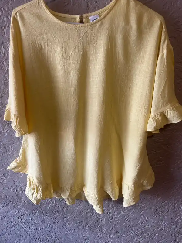 Anko lemon ruffle top