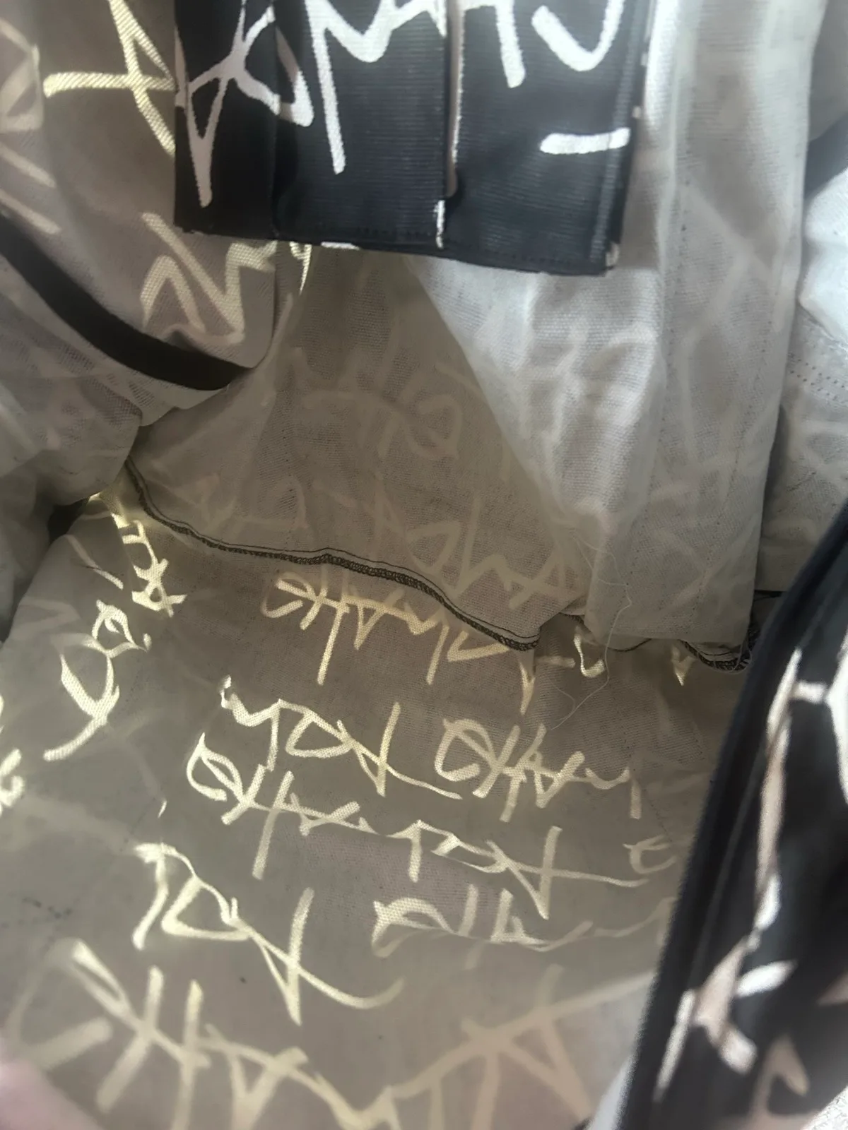 Ghanda black/white graffiti duffle bag – photo 5