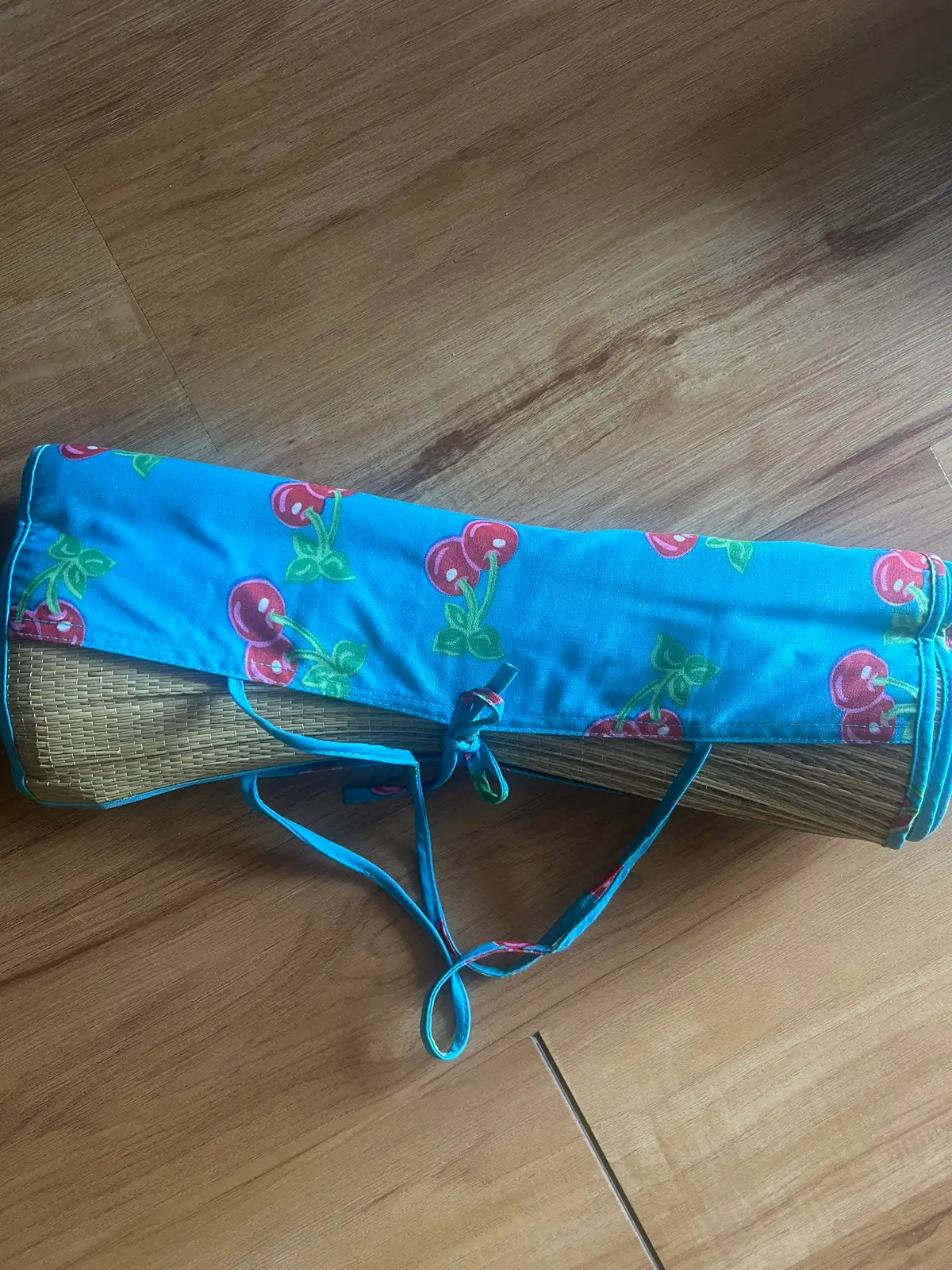 Blue cherry print beach bag with pouch and mat – photo 5