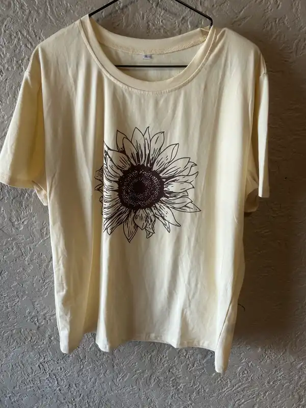 Women’s Cream sunflower graphic T-shirt