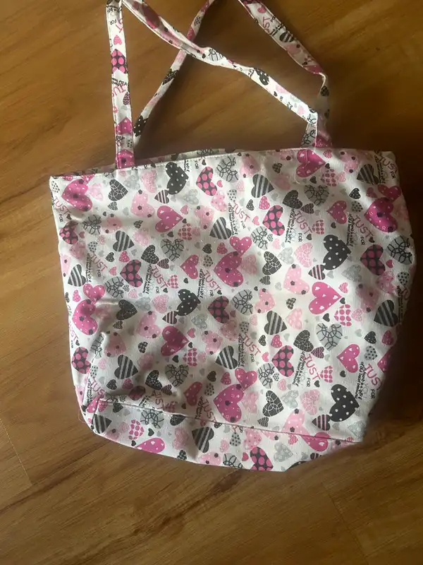 Medium size heart tote bag