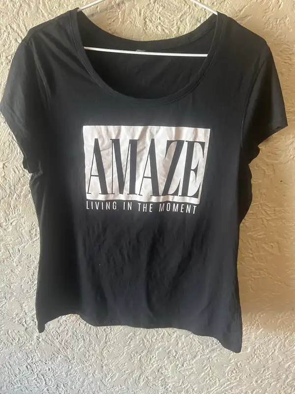 Black tee with ‘Amaze’ graphic size small