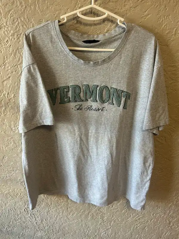 Jay jays grey tshirt with Vermont text