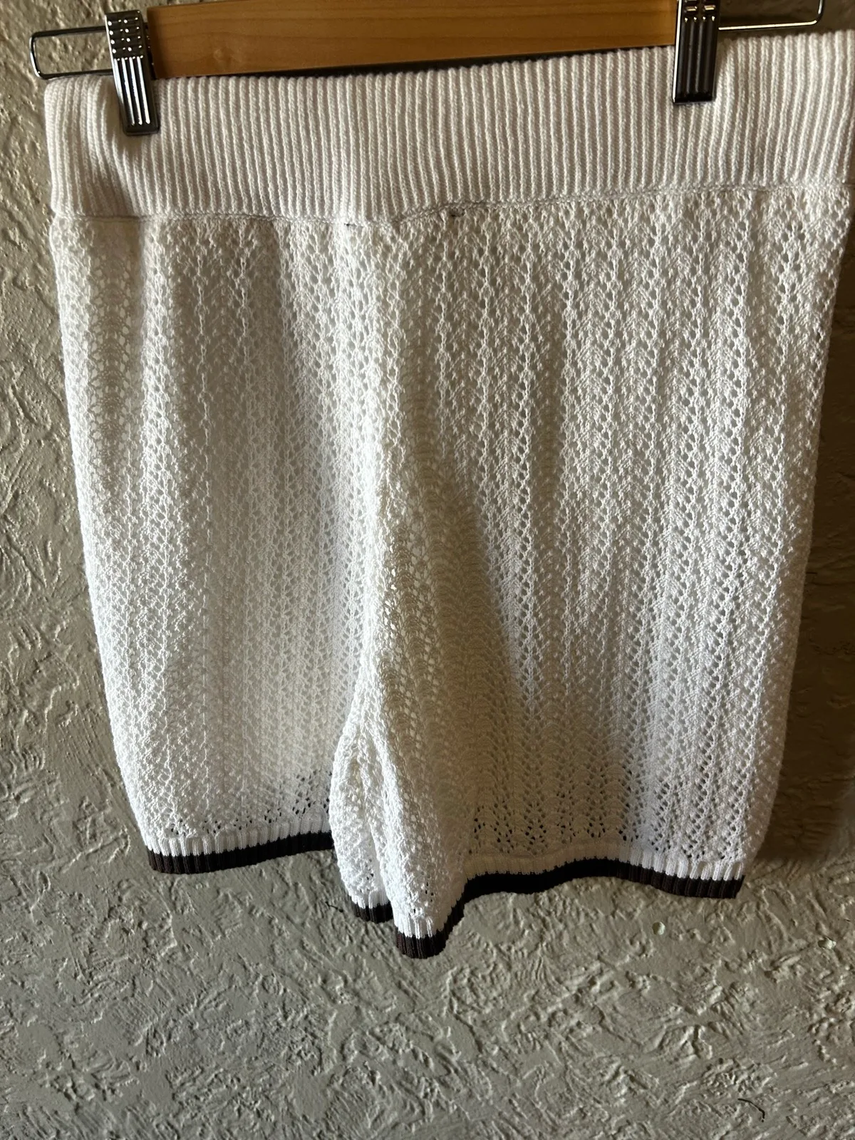 Decjuba white knit shorts with brown trim – photo 4