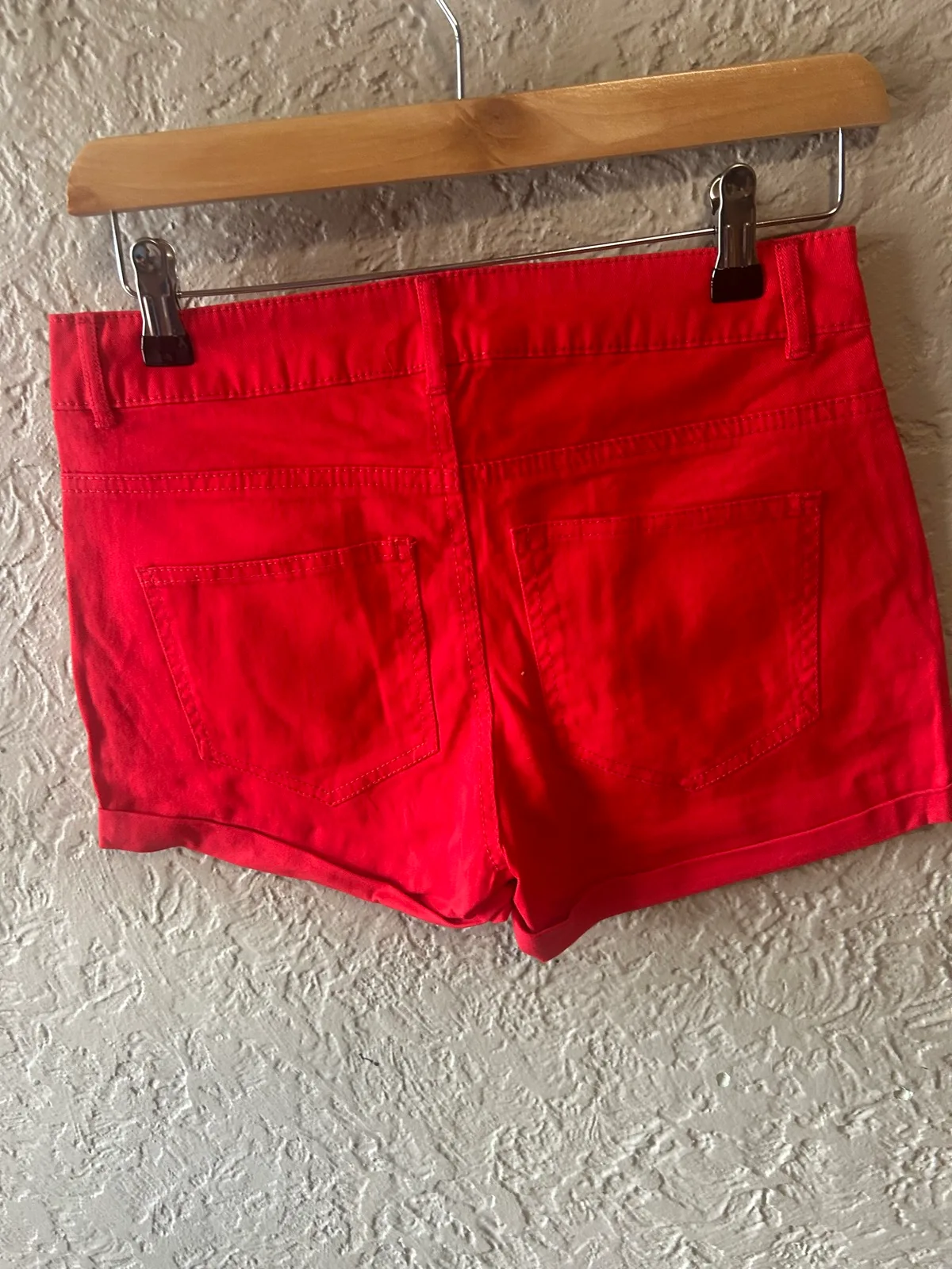 Red target chino style shorts – photo 3