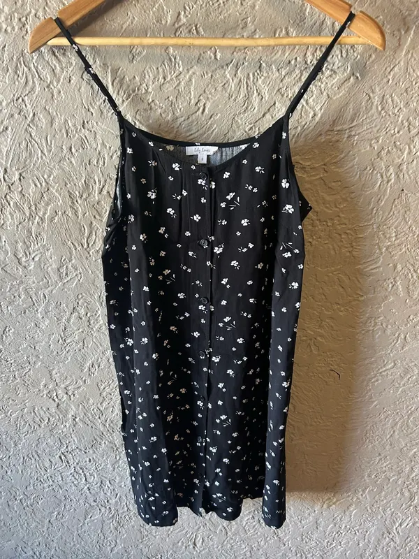 Lily loves black/white floral slip dress