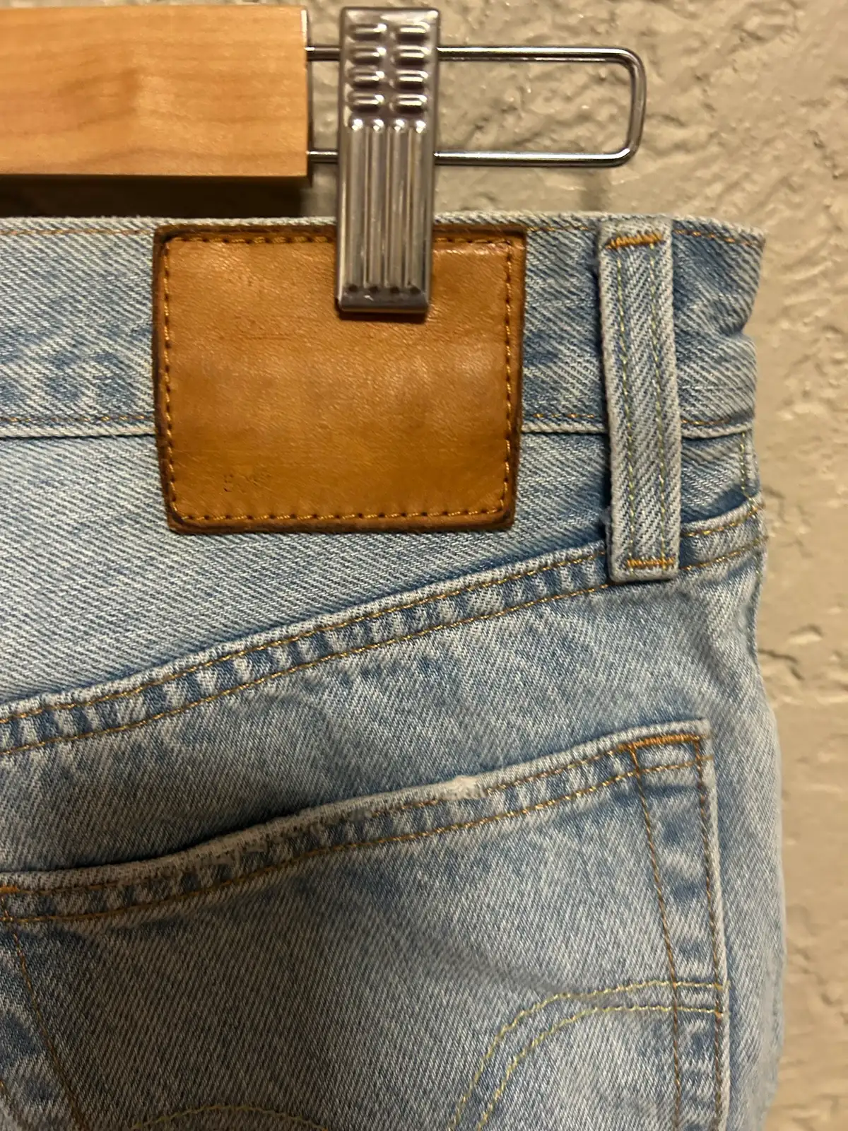 Women’s Levi 501 distressed shorts – photo 4