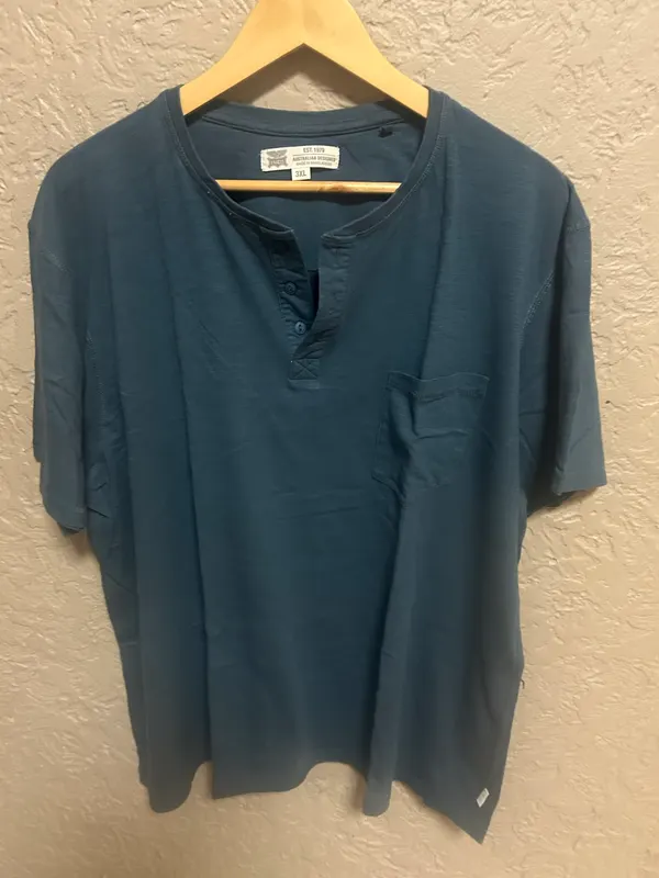 Men’s rivers blue Henley tee