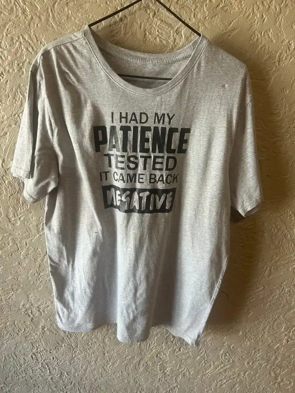 Men’s grey graphic tee size m