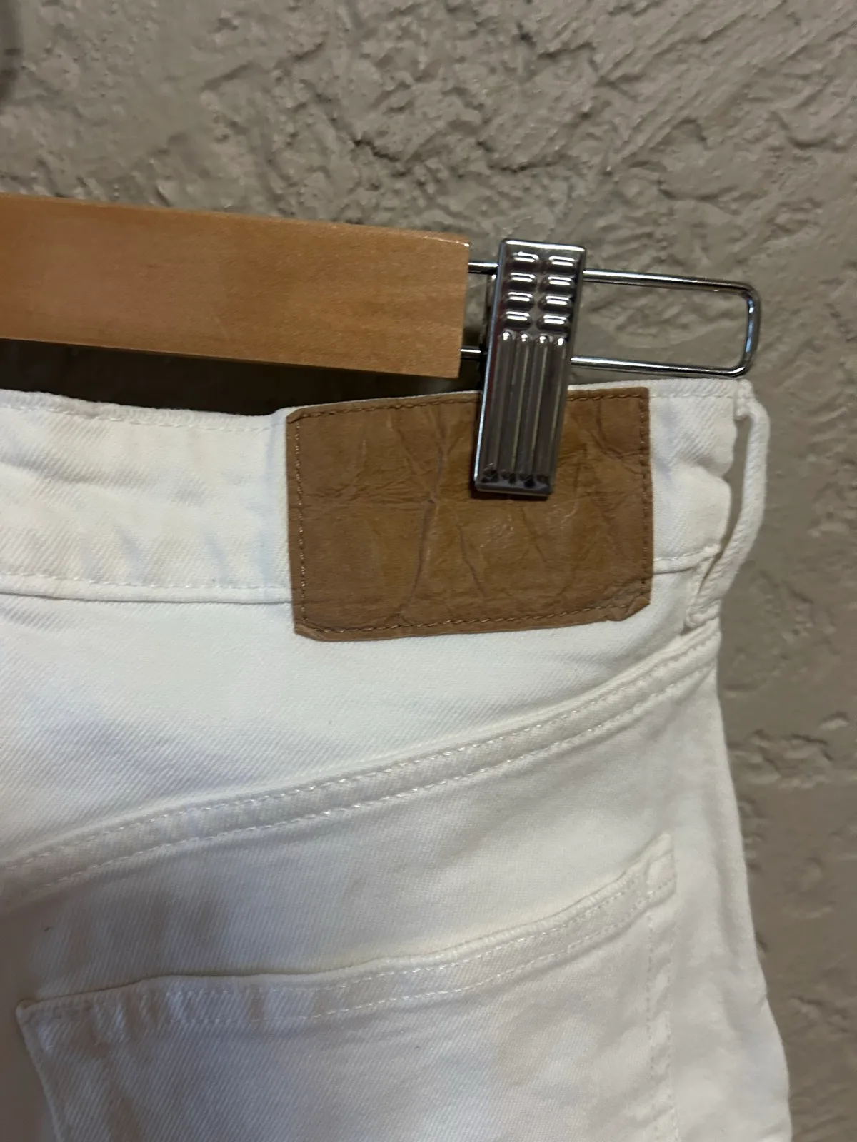 H & M white cutoff denim shorts – photo 3