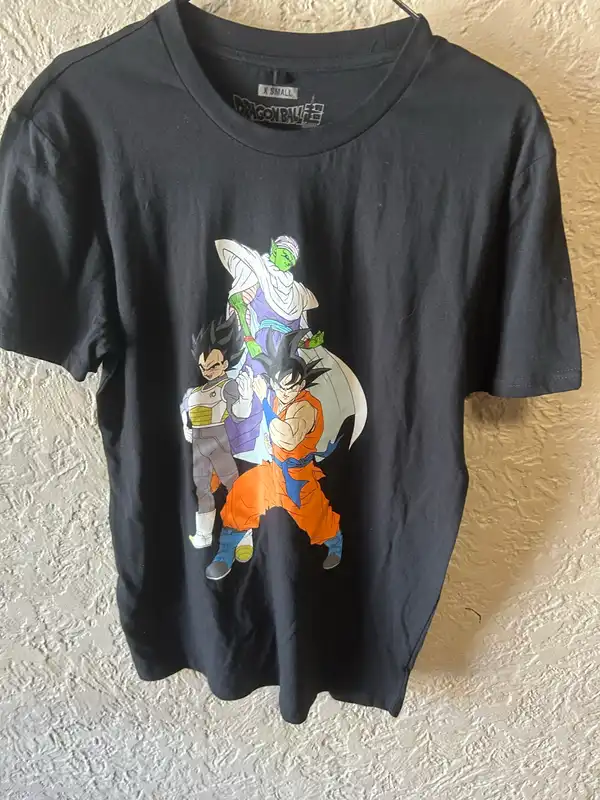 Men’s black dragonball Z tee