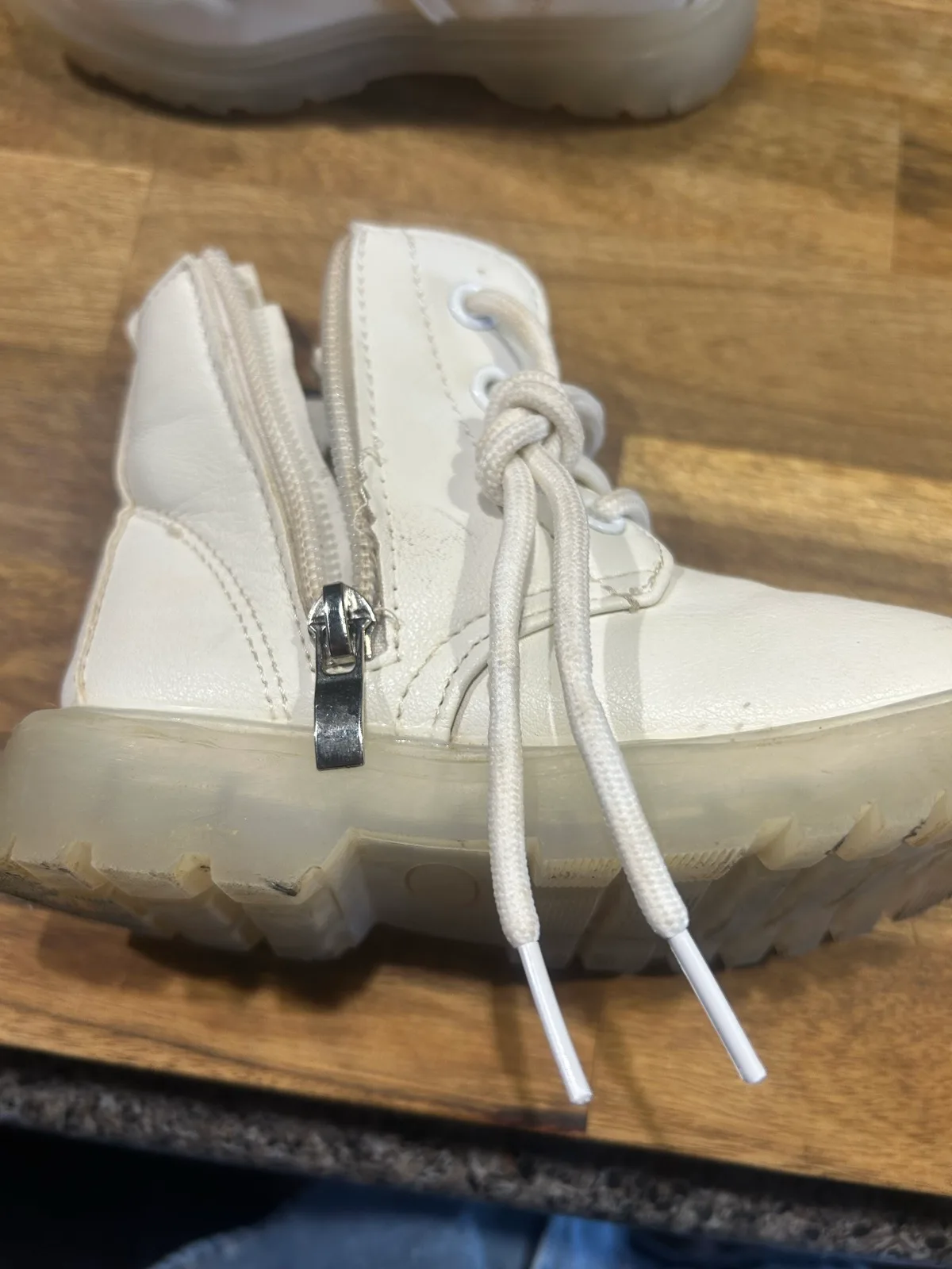 Kids white ankle boots size 7AU – photo 5