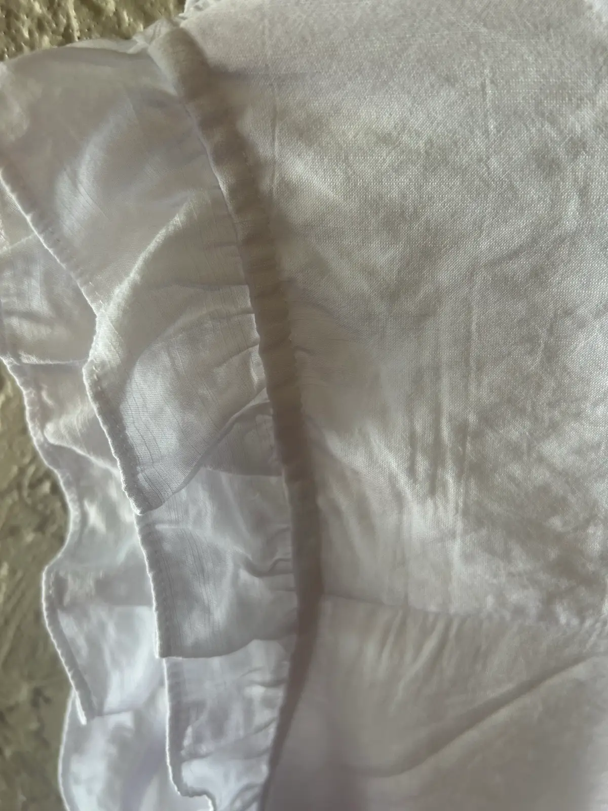 Women’s white ruffled sleeveless blouse – photo 3