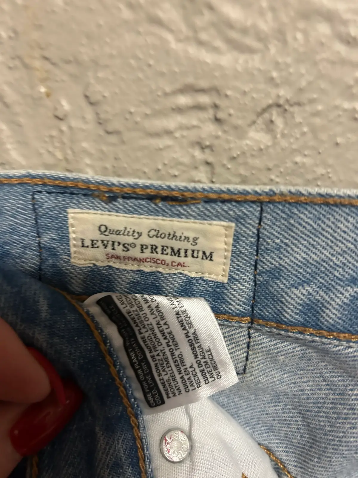 Women’s Levi 501 distressed shorts – photo 3