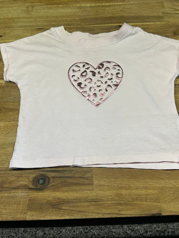 K-D girls pink tee with heart graphic