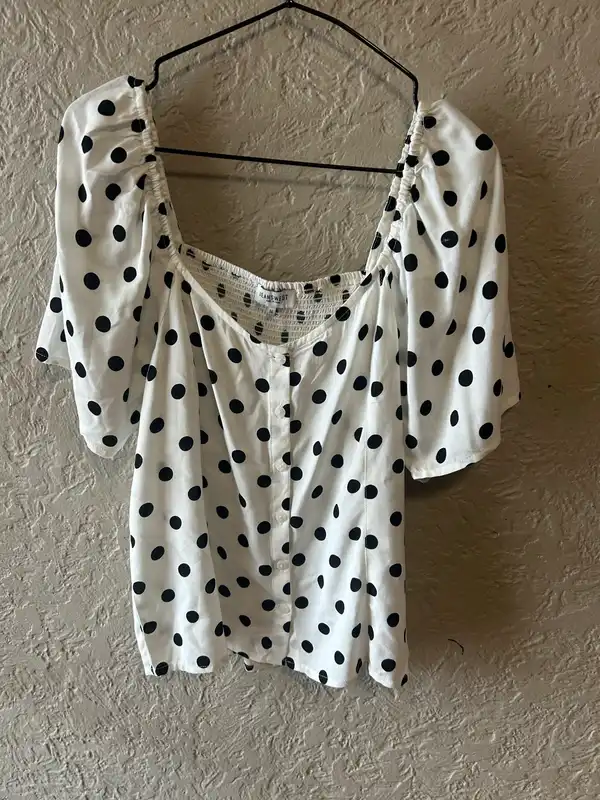 Jeanswest white/black polka dot blouse