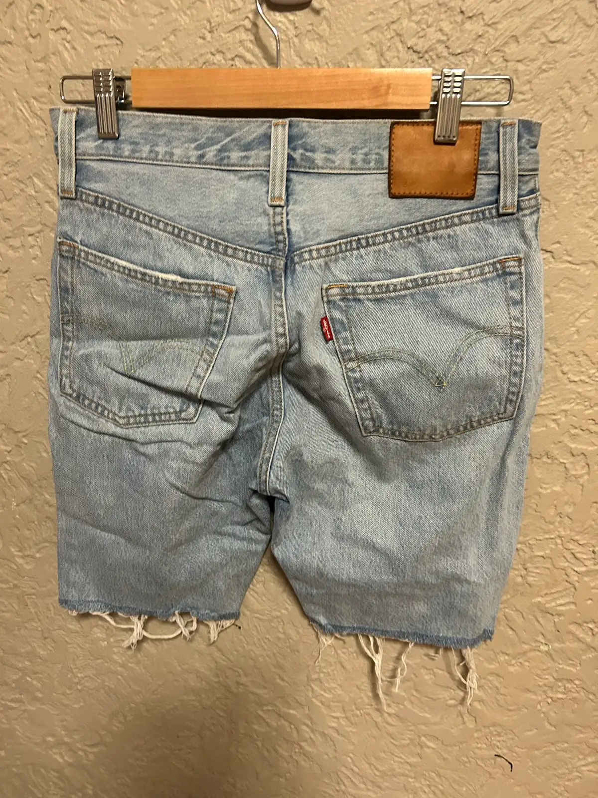 Women’s Levi 501 distressed shorts – photo 6