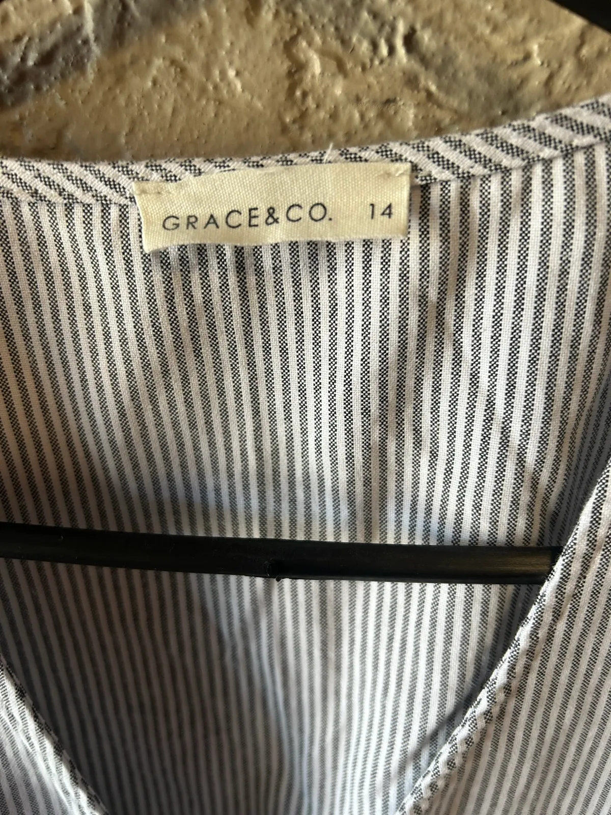 Grace & co white/grey  striped v neck  blouse – photo 2