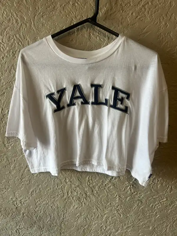 Cotton on white Yale cropped tee